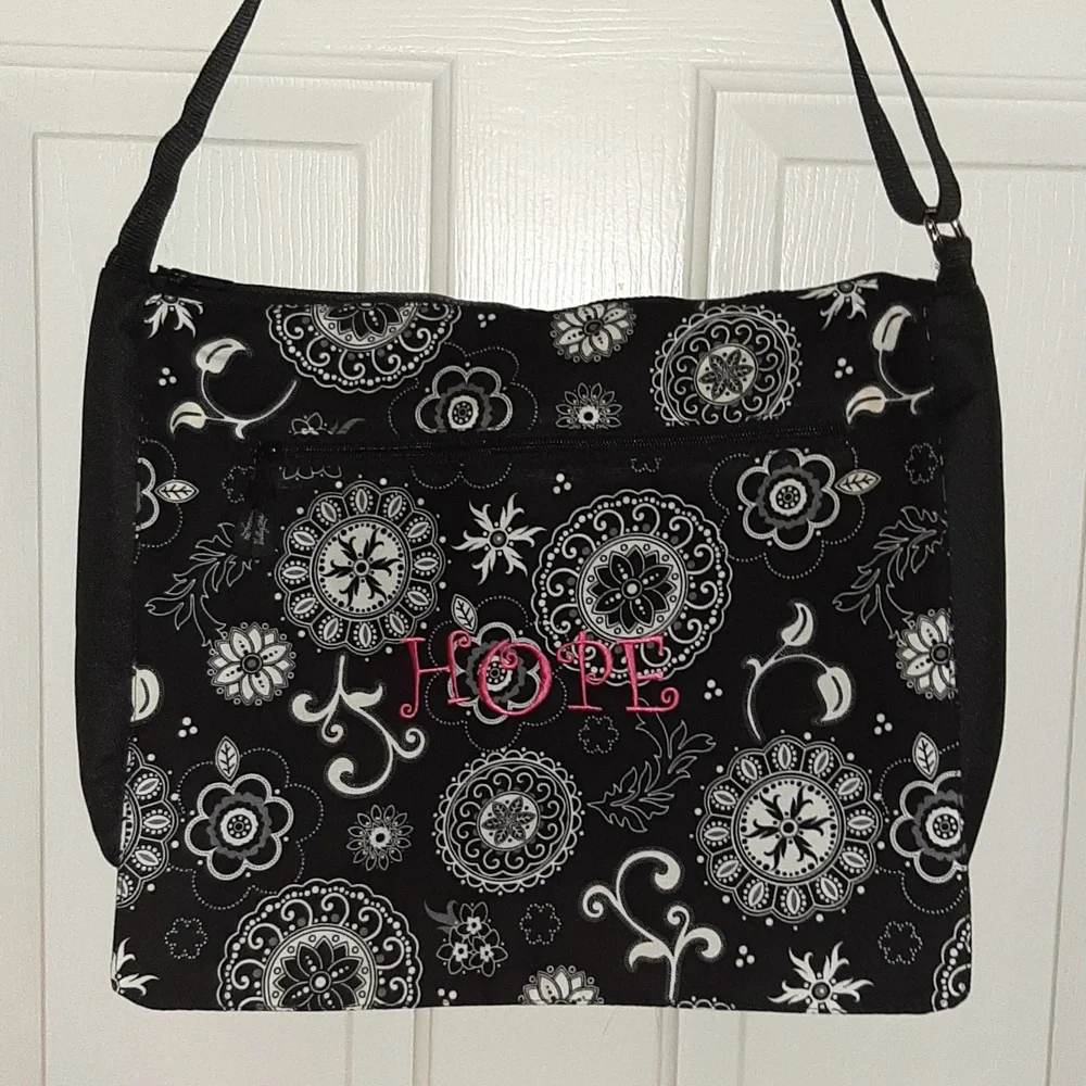💞🛍Thirty-One Messenger Bag with 3 Reversible Flaps🛍💞